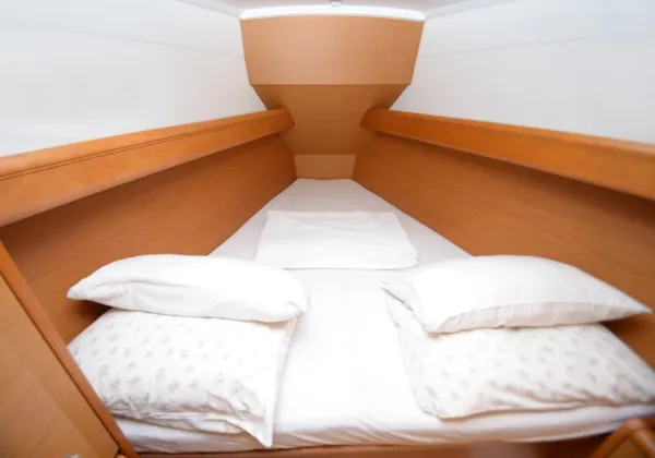 Sun Odyssey 379