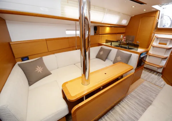 Sun Odyssey 379