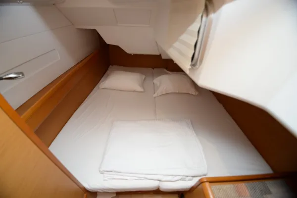 Sun Odyssey 379
