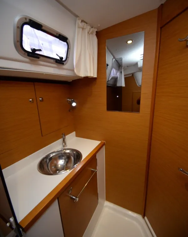 Sun Odyssey 379