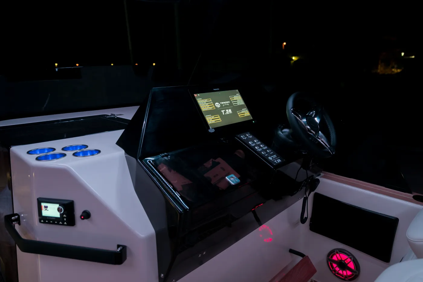 Tesoro T41 - Catamaran in Glifada