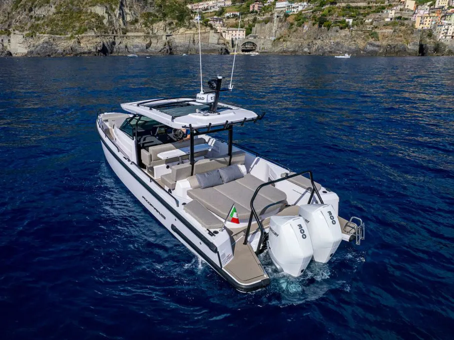 Axopar 37  Sun Top - Motor Yat içinde Mikonos