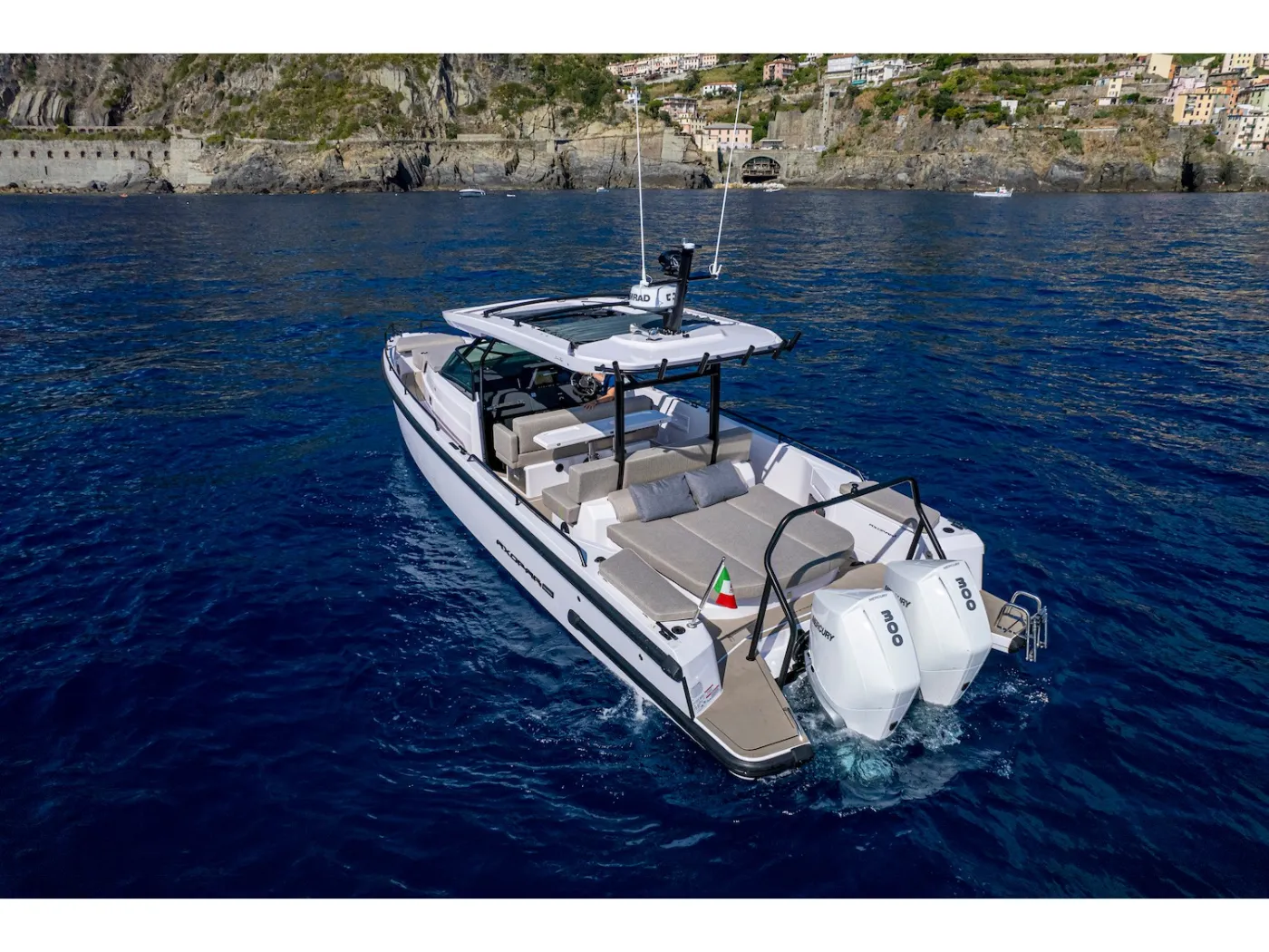 Axopar 37  Sun Top - Motor Yat içinde Paros