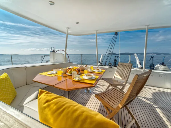 Lagoon 570