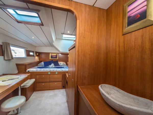 Lagoon 570