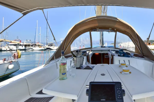 Oceanis 43