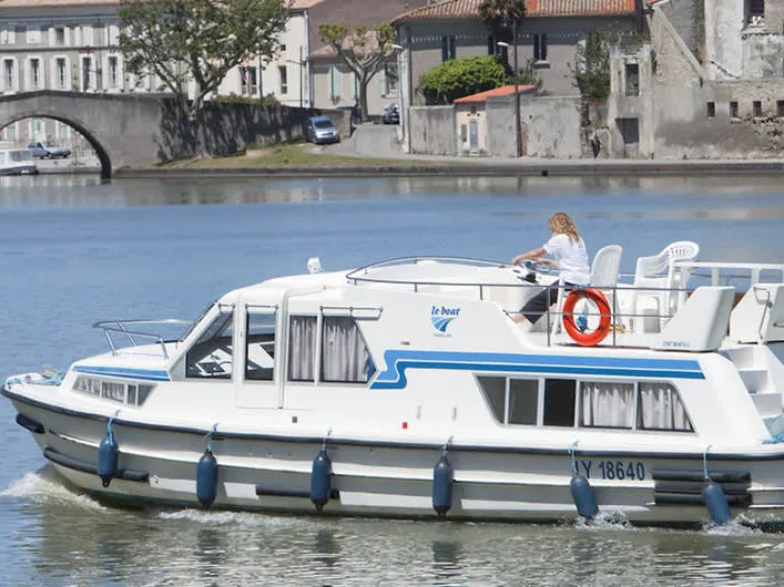 Continentale - Budget 10 - Motor Yat içinde Saint-Didier