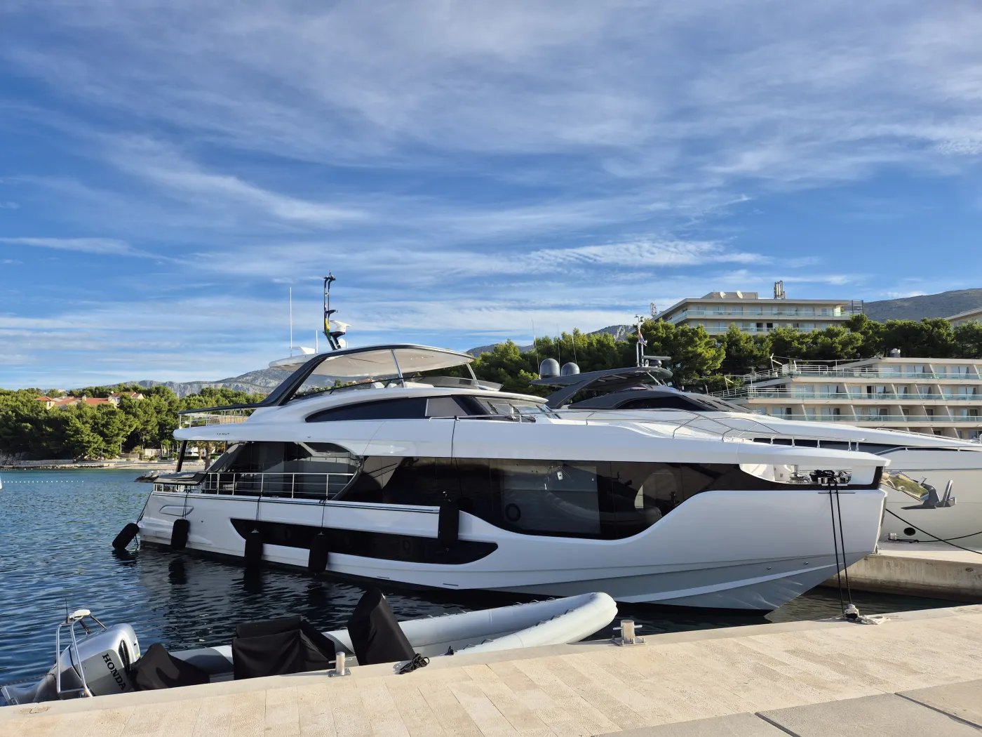 First Horizon - Motor Yacht in Šibenik