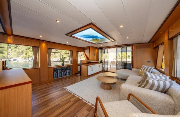 Lila Trawler
