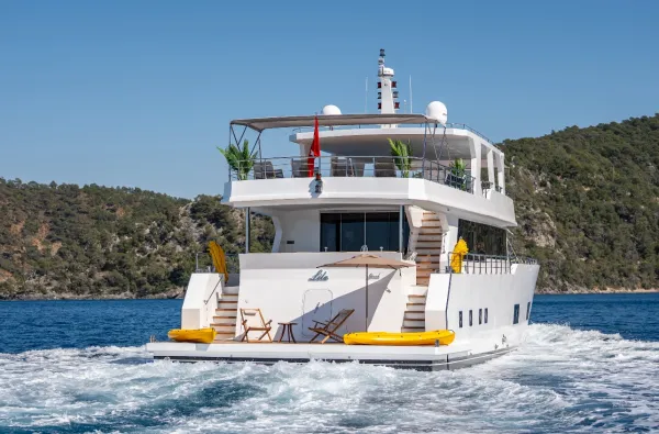 Lila Trawler