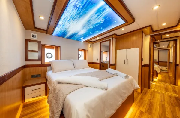 Lila Trawler