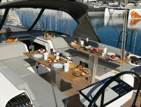 On Y Va - Skippered