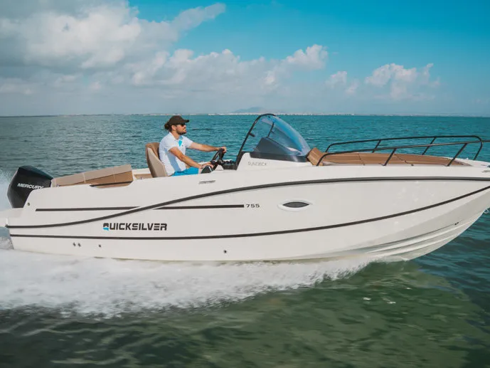 Quicksilver Active 755 sundeck - Motor Yacht in Trogir