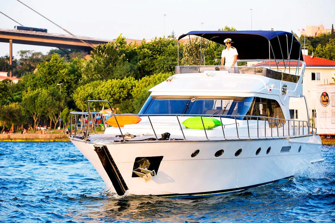 SU - Motor Yacht in Arnavutköy