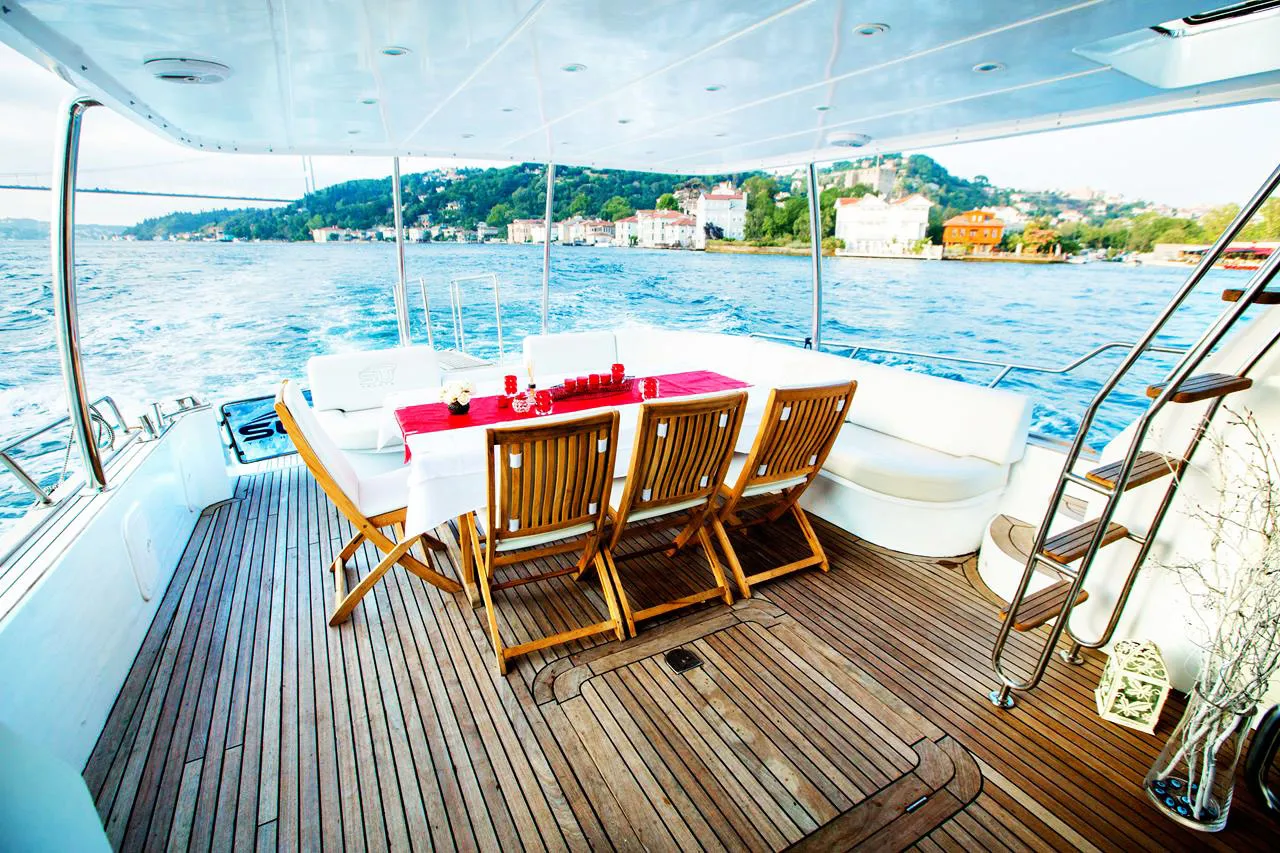 SU - Motor Yacht in Arnavutköy