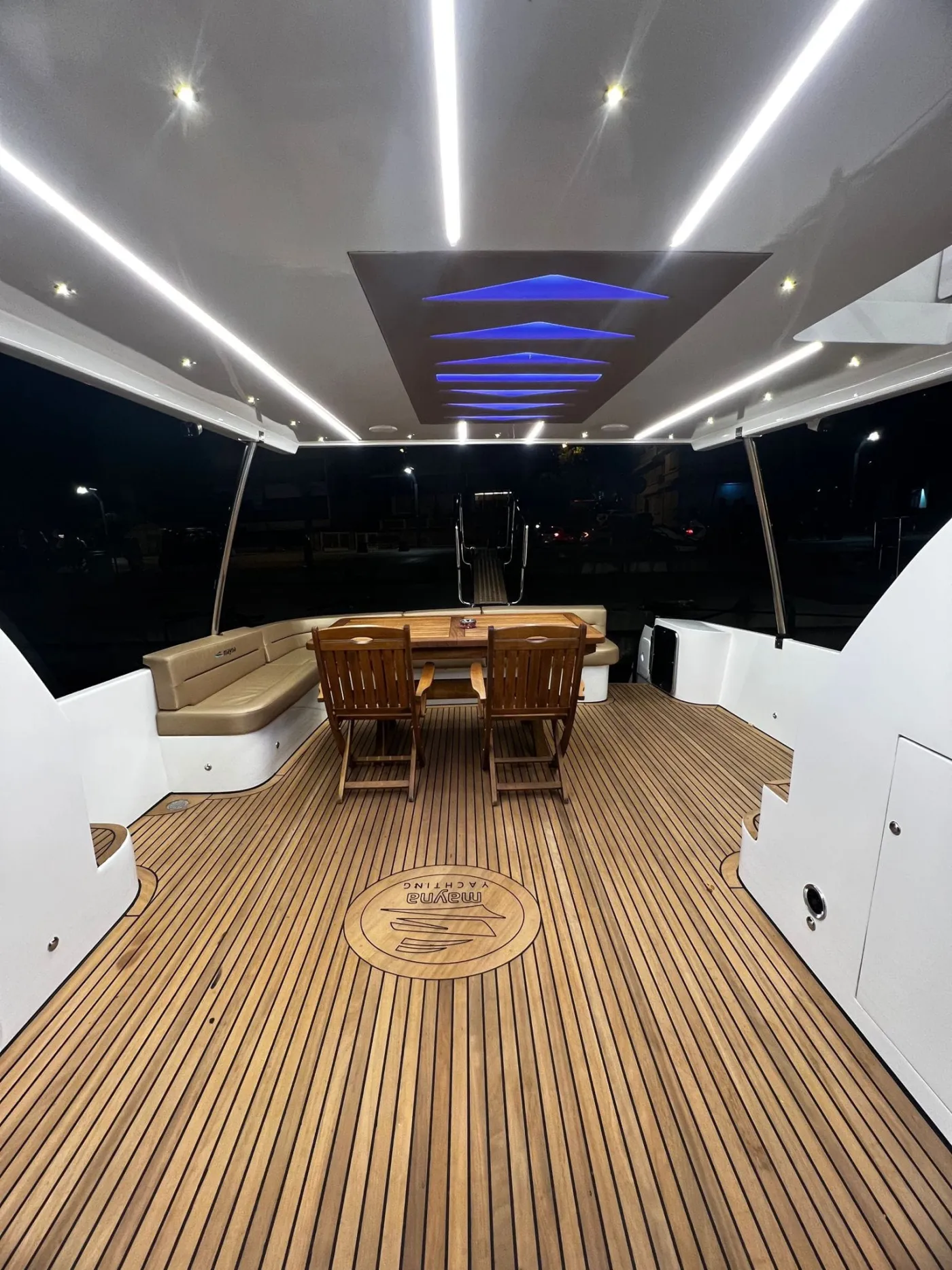 May - Motor Yat içinde Bebek