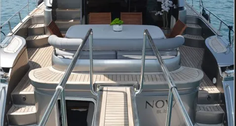 Nov - Motor Yat içinde Bebek