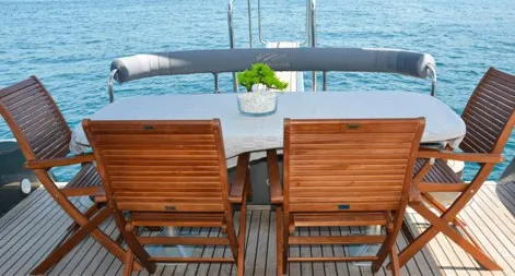 Nov - Motor Yat içinde Bebek