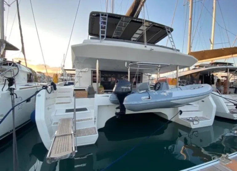 Blue V - Catamaran in Tourlos