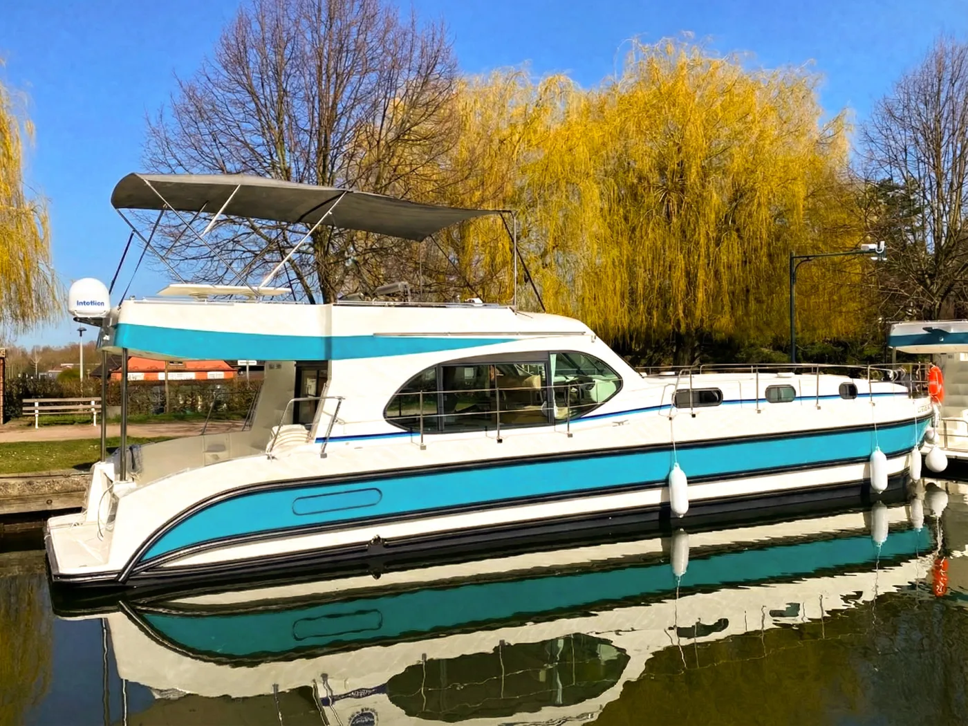 Cruiser Premium+ XL 6/8 Pers. - Motor Yacht in Aubais