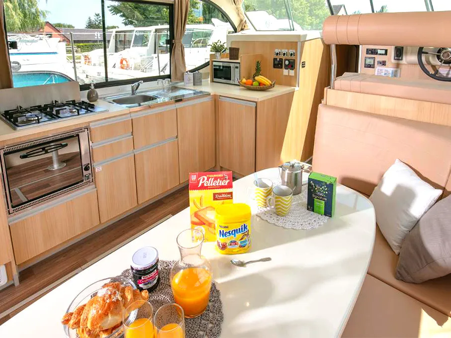 Cruiser Premium+ XL 6/8 Pers. - Motor Yacht in Aubais