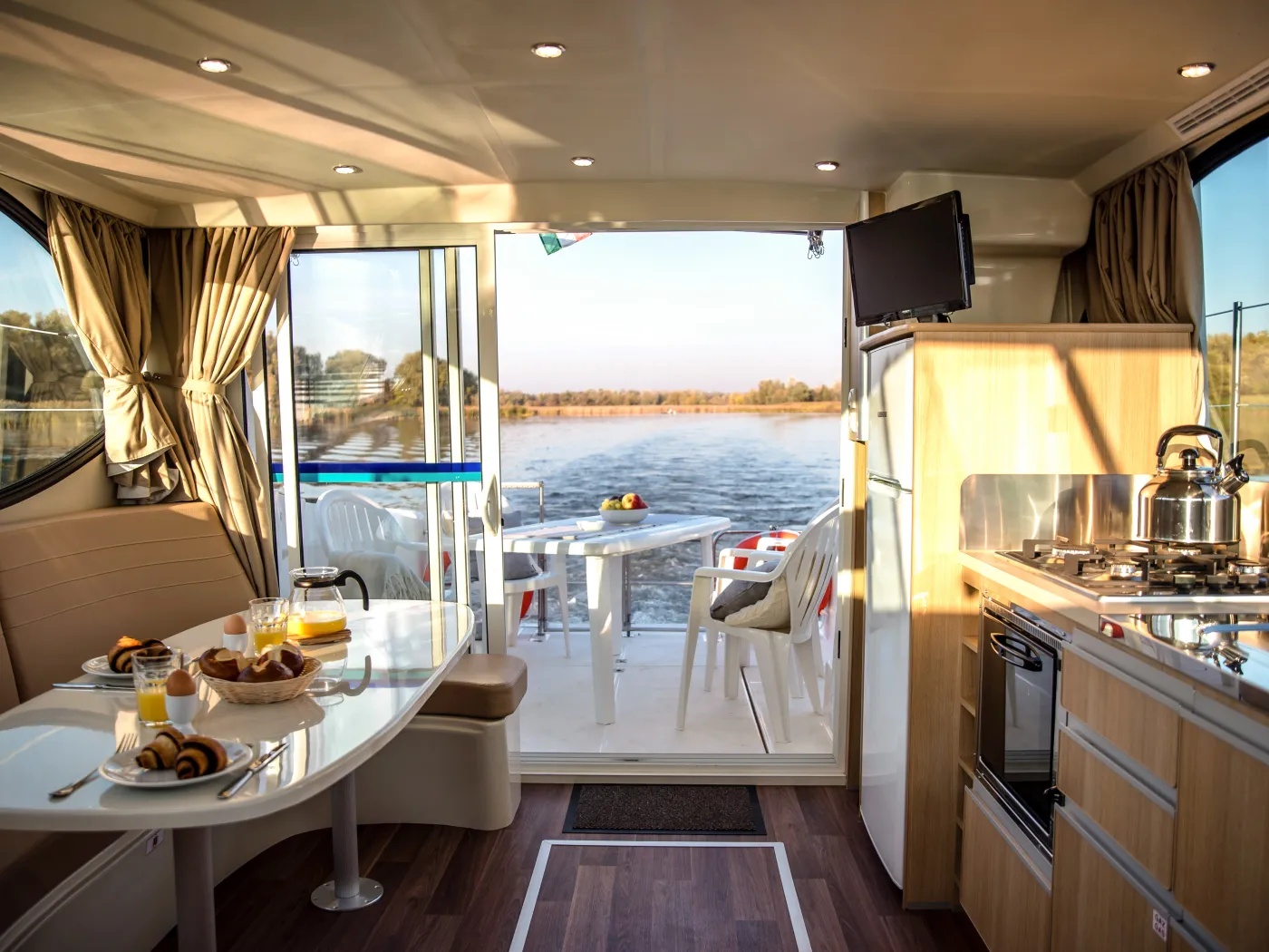 Cruiser Premium 6/8 Pers. - Motor Yat içinde Sireuil