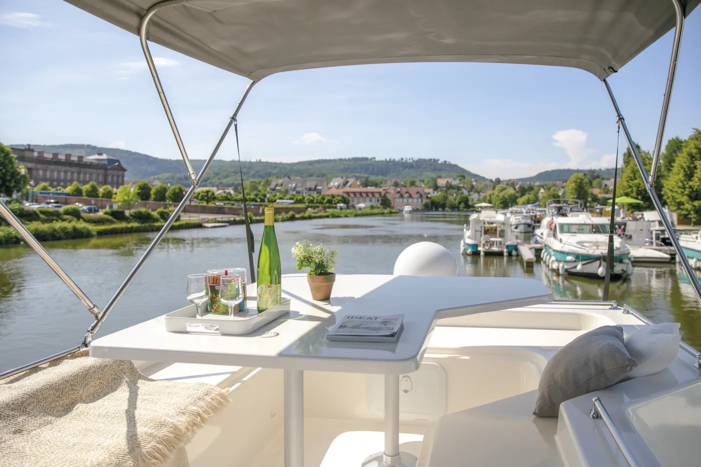 Cruiser Premium+ 4/6 Pers. - Motor Yacht in Aubais