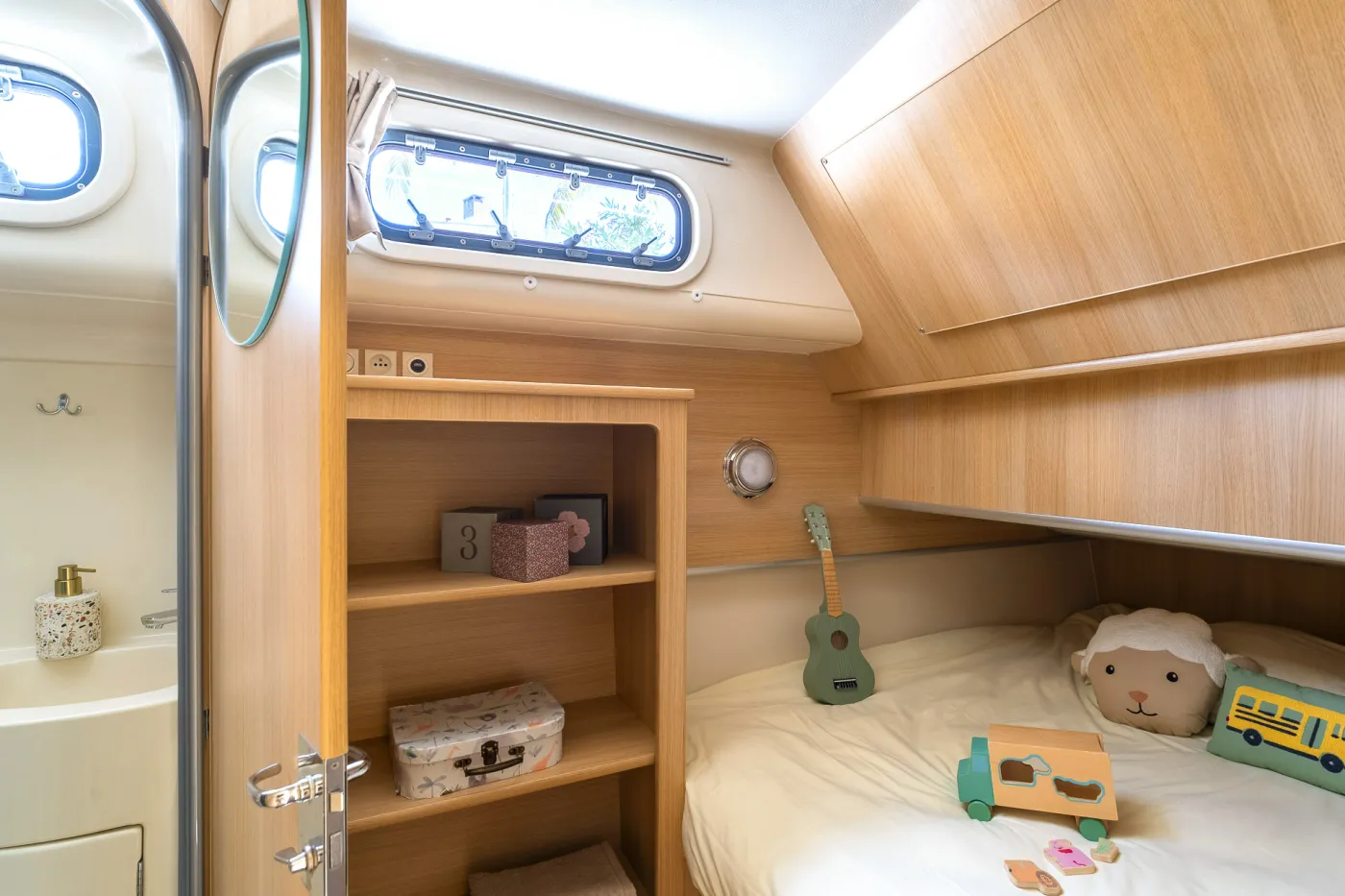 Cruiser Premium+ 6/8 Pers. - Motor Yacht in Saint-Nazaire-d'Aude