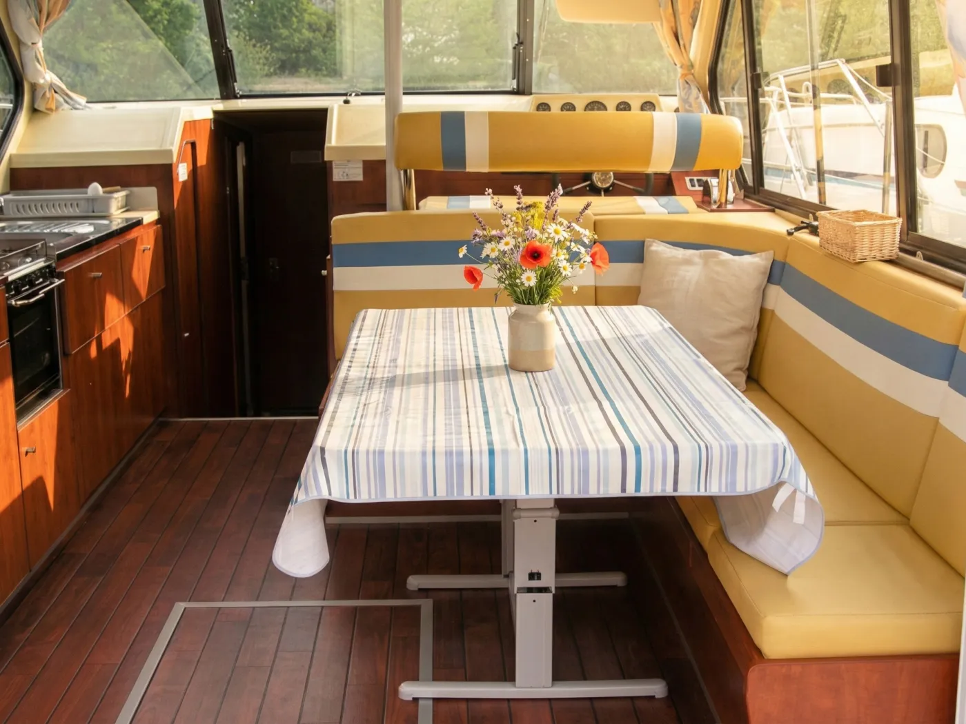 Cruiser Comfort XL 10/12 Pers. - Motor Yacht in Sablé-sur-Sarthe