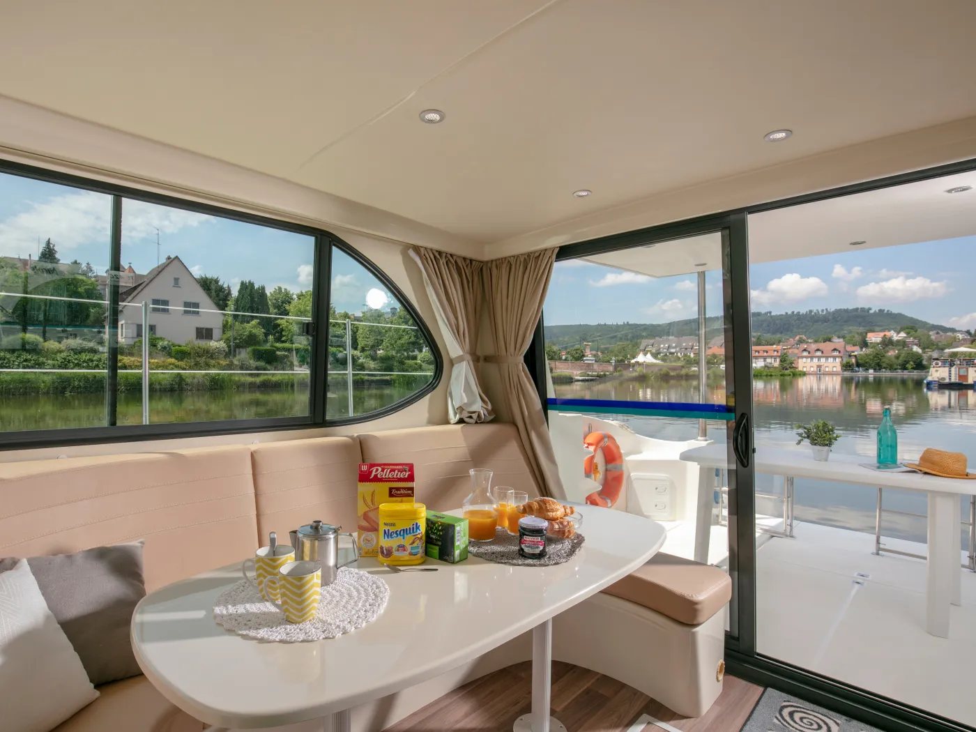 Cruiser Premium 8/12 Pers. - Motor Yacht in Sablé-sur-Sarthe