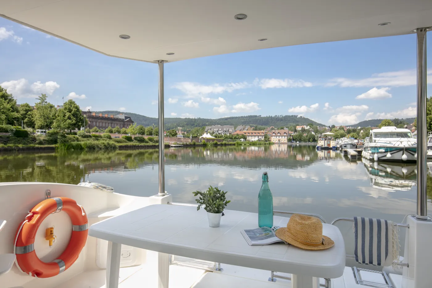 Cruiser Premium 8/12 Pers. - Motor Yacht in Sablé-sur-Sarthe