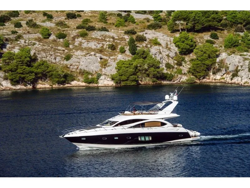 Premium - Motor Yacht in Kontokali