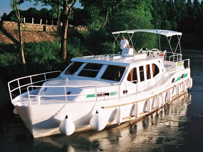 2502 - Motor Yat içinde Savoyeux