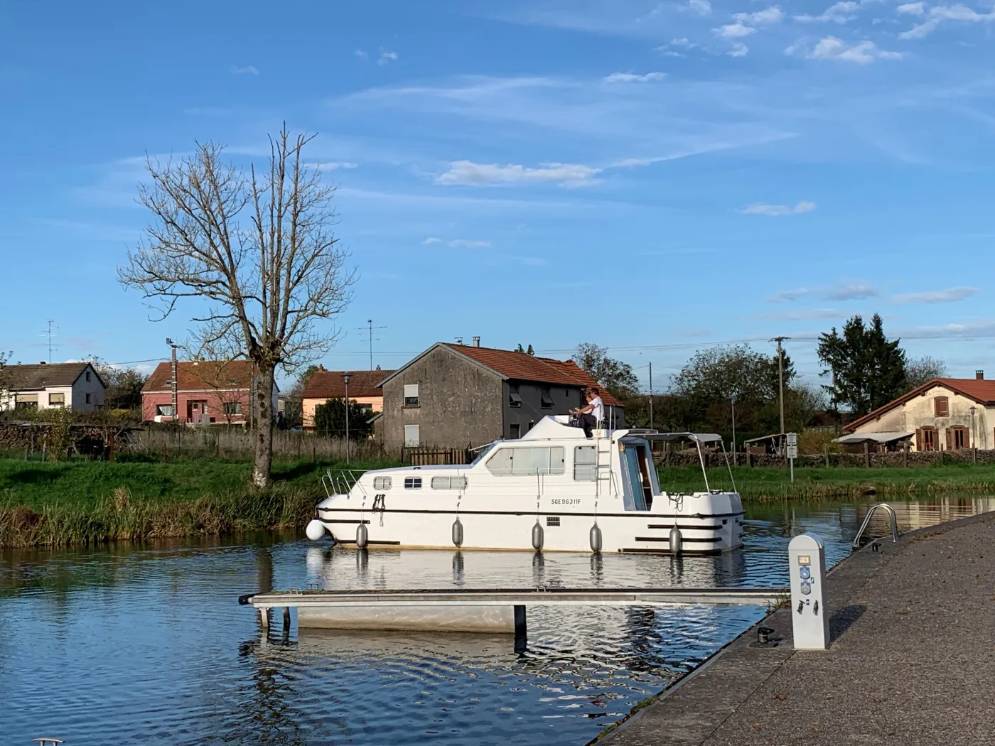 2404 - Motor Yacht in Mittersheim