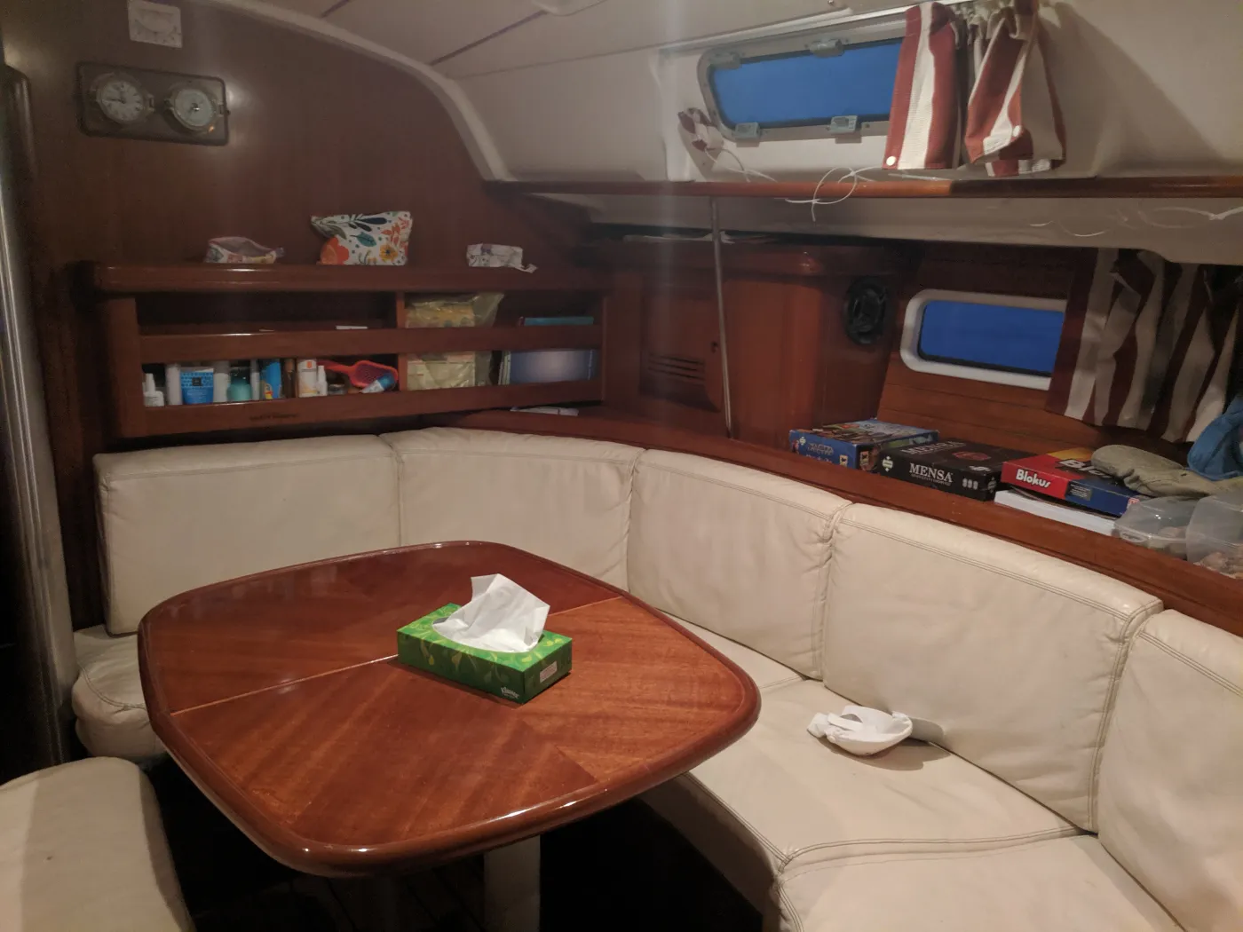 Artemis - Yelkenli içinde Alimos