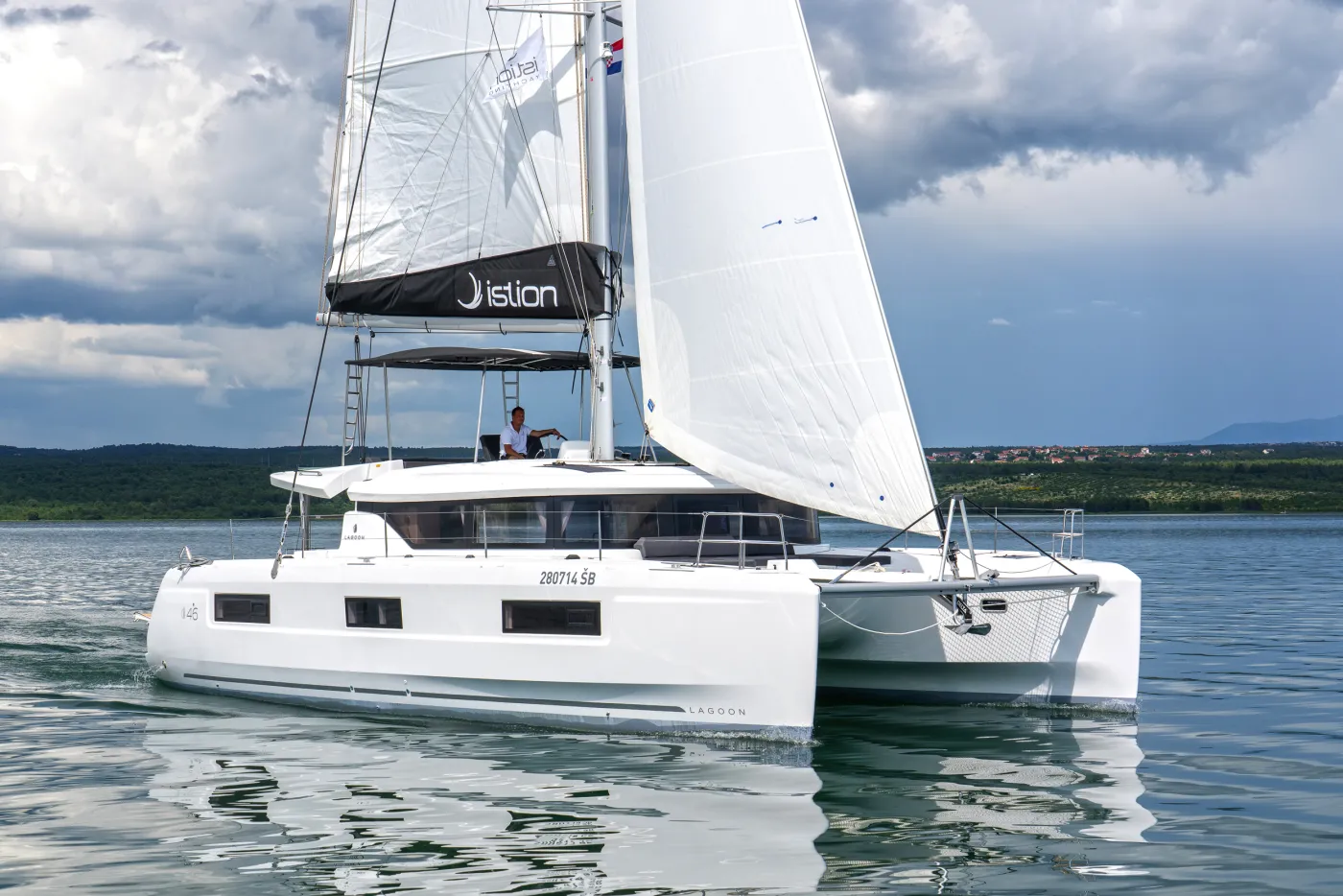 White Pearl - Catamaran in Skradin