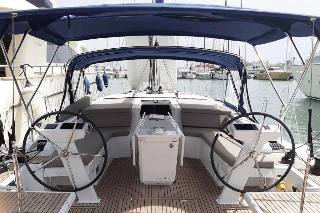 AF-O46.1OL - Sailboat in Pireas
