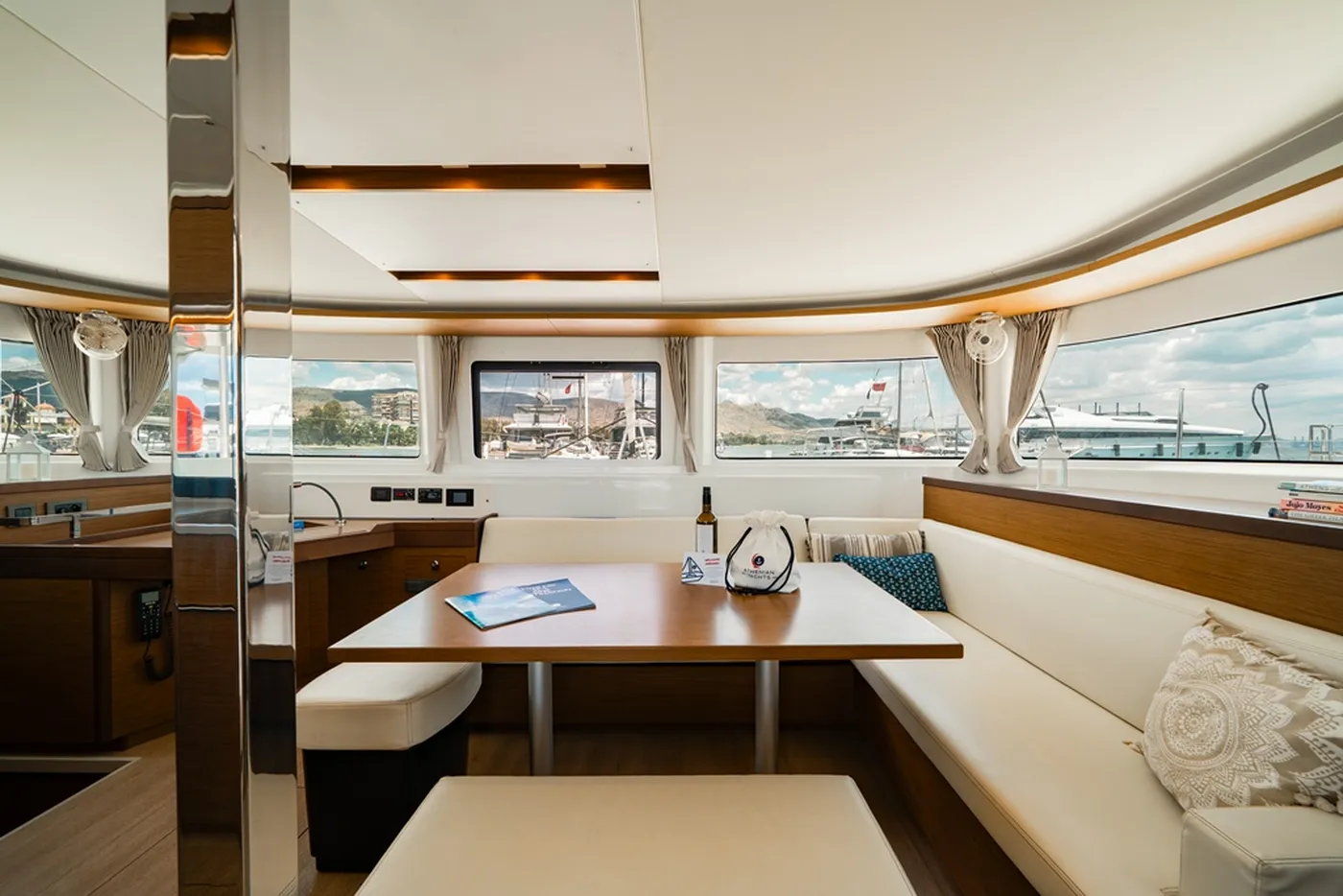 KING VIVI - Catamaran in Nea Peramos