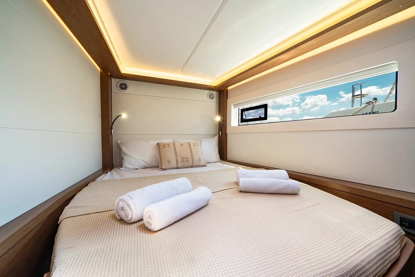 KING VIVI - Catamaran in Nea Peramos