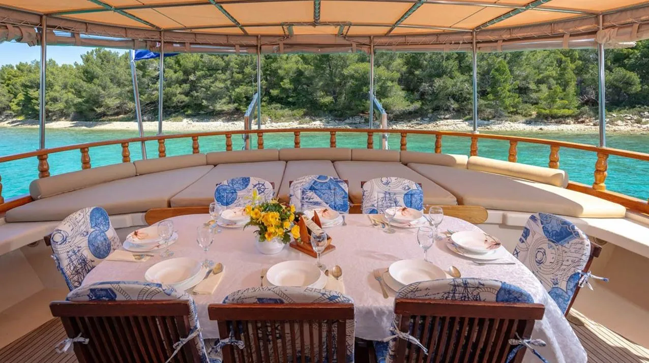 Sv. Donat - Gulet in Marina