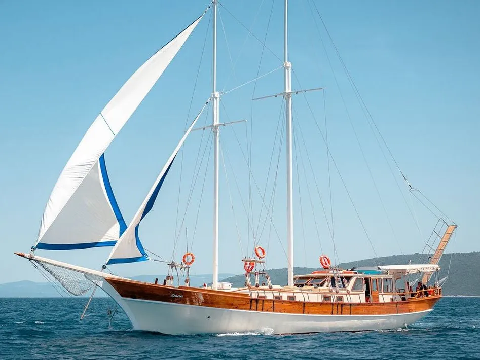 Sv. Donat - Gulet in Marina