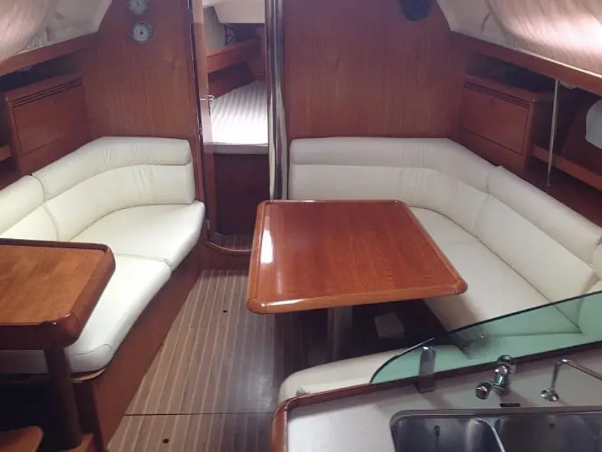 NAIAS - Yelkenli içinde Alimos