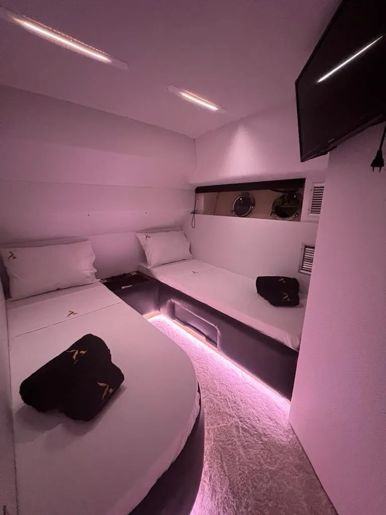 PHEONIX - Motor Yacht in Pireas