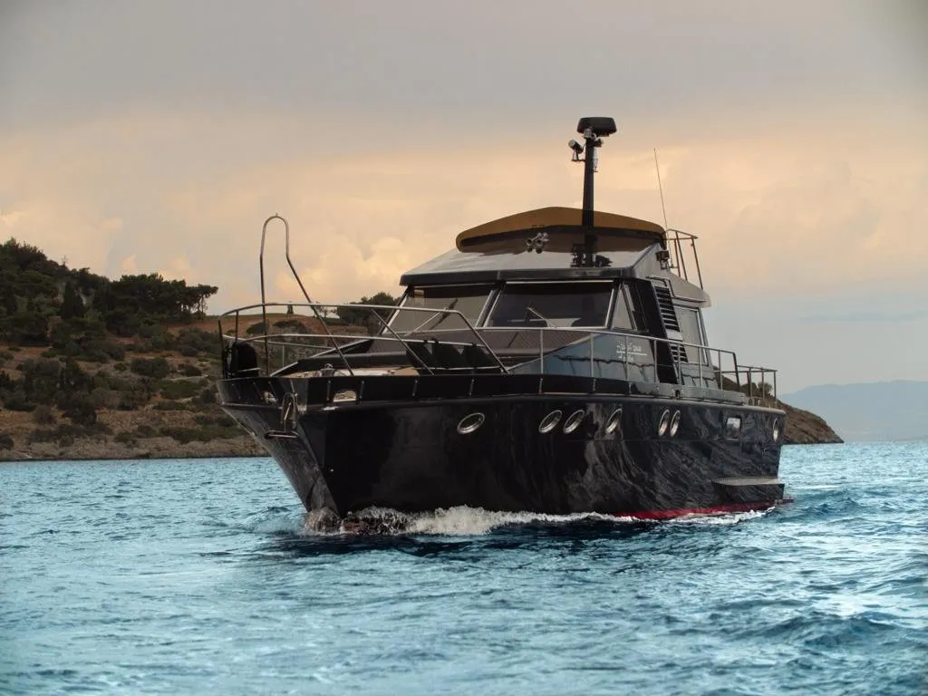 PHEONIX - Motor Yacht in Pireas