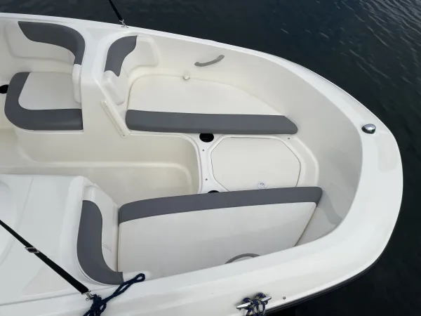Bayliner E16