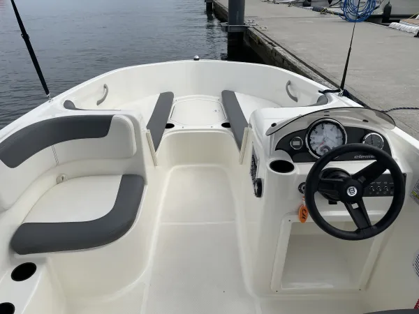 Bayliner E16