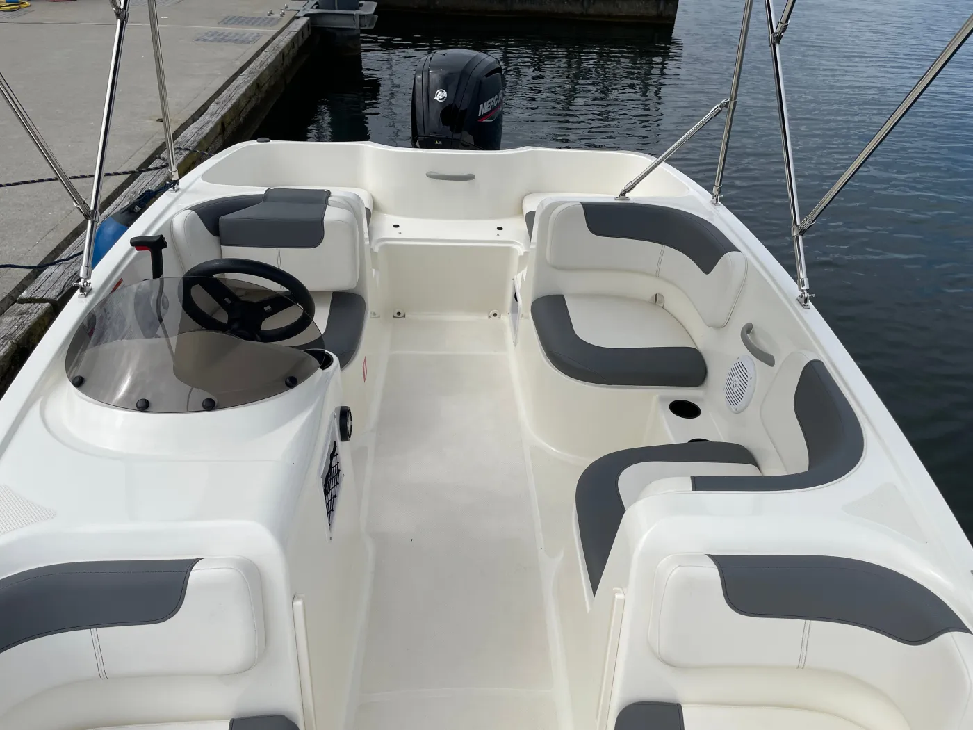 Bayliner E16 - Motor Yacht in Göhren-Lebbin