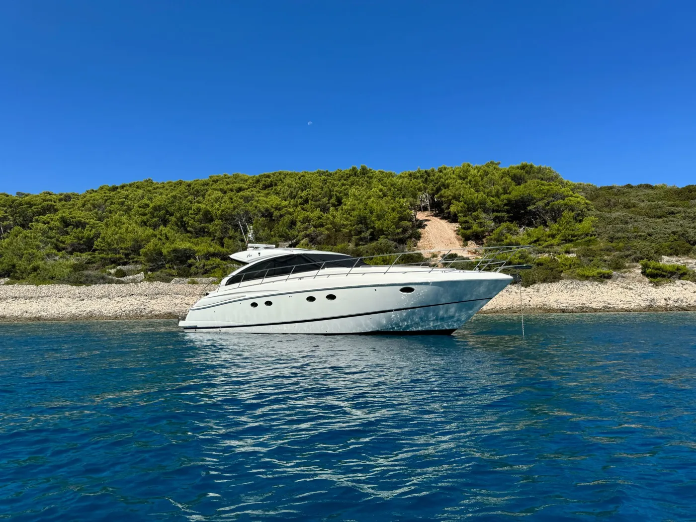 Chablis - Motor Yacht in Makarska