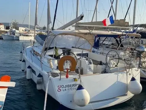 GOJI BERRY - Sailboat in Paros