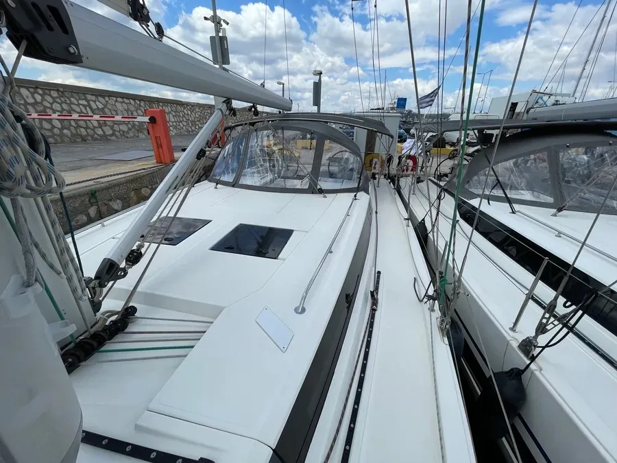 KATRIN - Yelkenli içinde Alimos